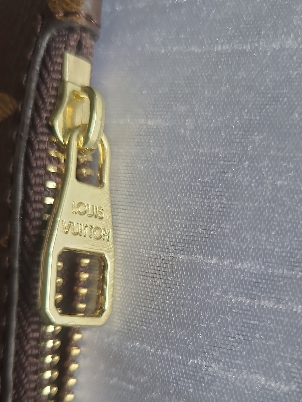 Louis Vuitton (Look A Like) Brown Monogram Pouch with Tan Strap - Picture 4 of 6
